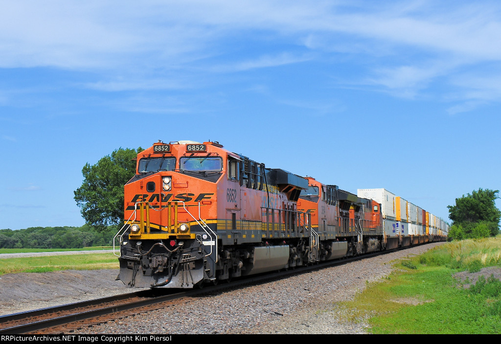 BNSF 6852